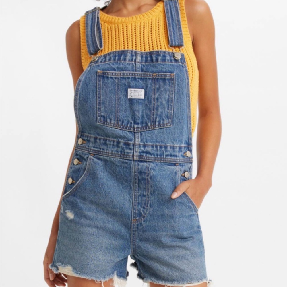 Levi’s Women’s Vintage Shortalls, size small